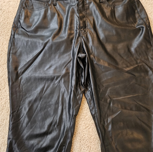 Old Navy Black High-Rise O.G. Straight Pants Women's Size 18 Faux Leather - Picture 7 of 14